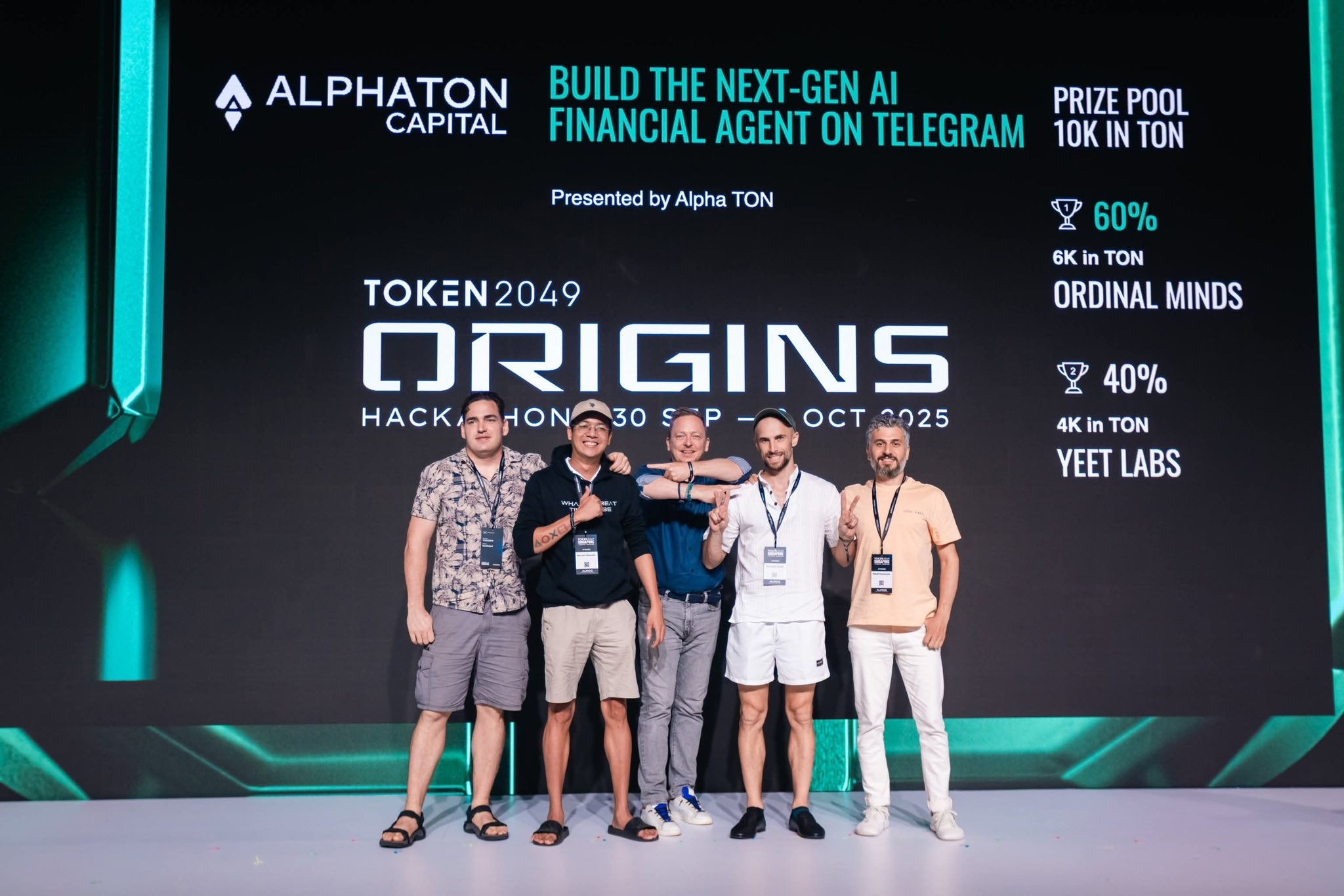 Đội ngũ Tâm Đức Library tại hackathon TOKEN2049 ORIGINS